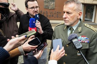 Pavel jmenuje Hlaváče armádním generálem - Novinky